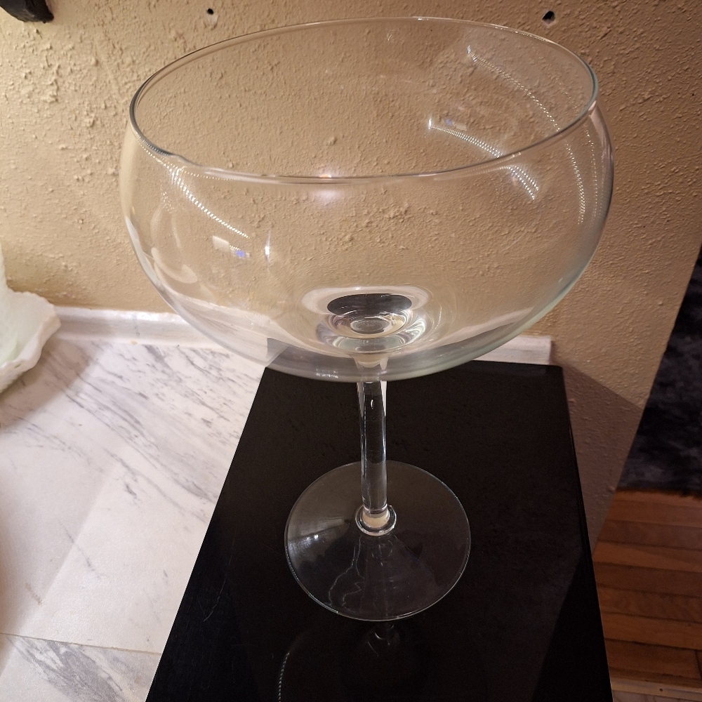Elegant Oversized  Clear Wine Glass
